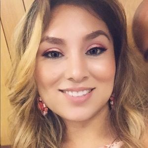 Meet your Posher, Estefania